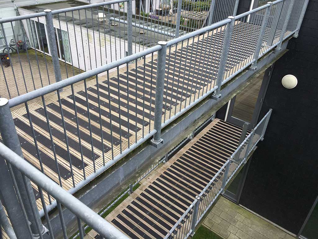 GripFactory PolyGrip Anti-Rutsch-Strips - Fußgängerbrücke