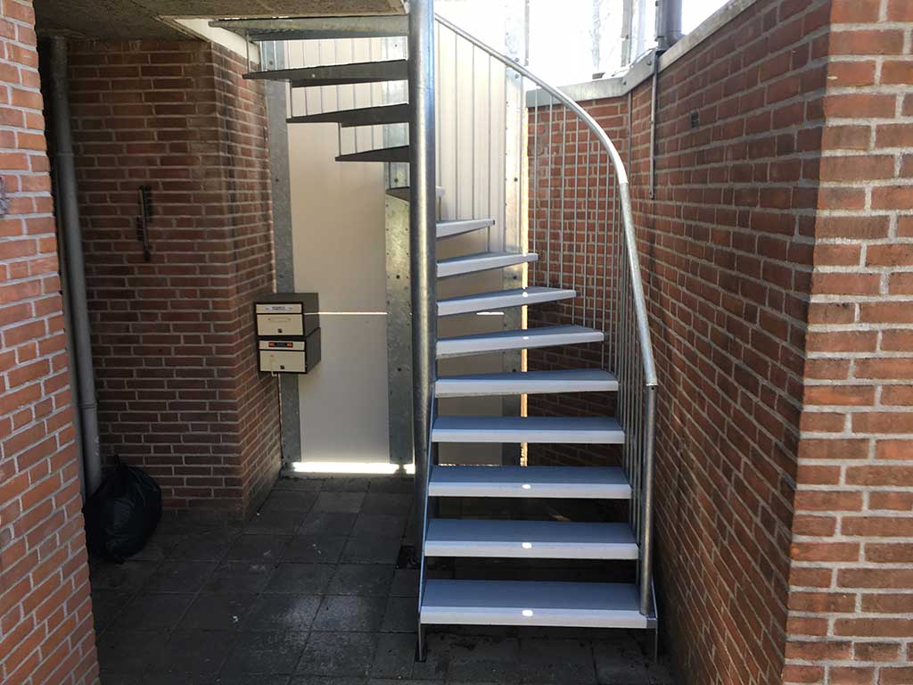 Antirutsch Treppen-Stufen-Profil lang nachleuchtend/schwarz, 11x100x3 cm